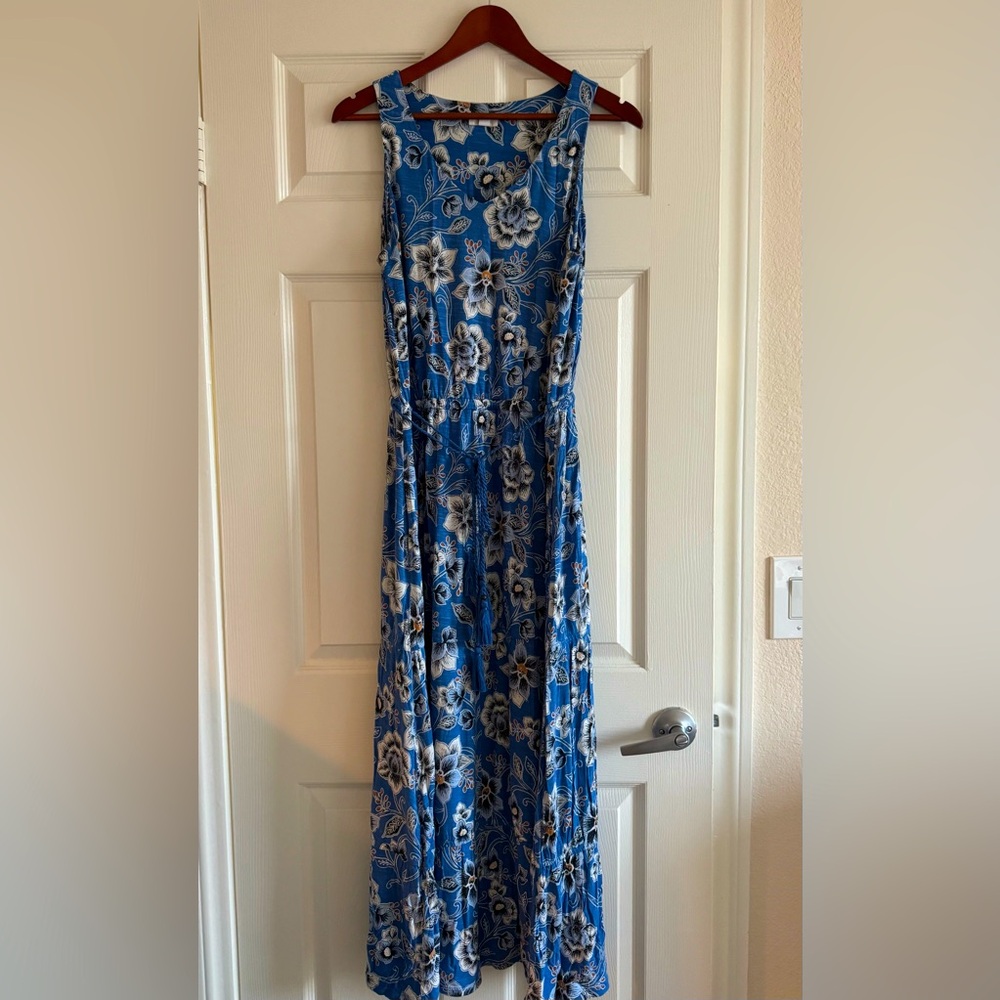 J. Jill Medium Petite dress with pretty flower motif.